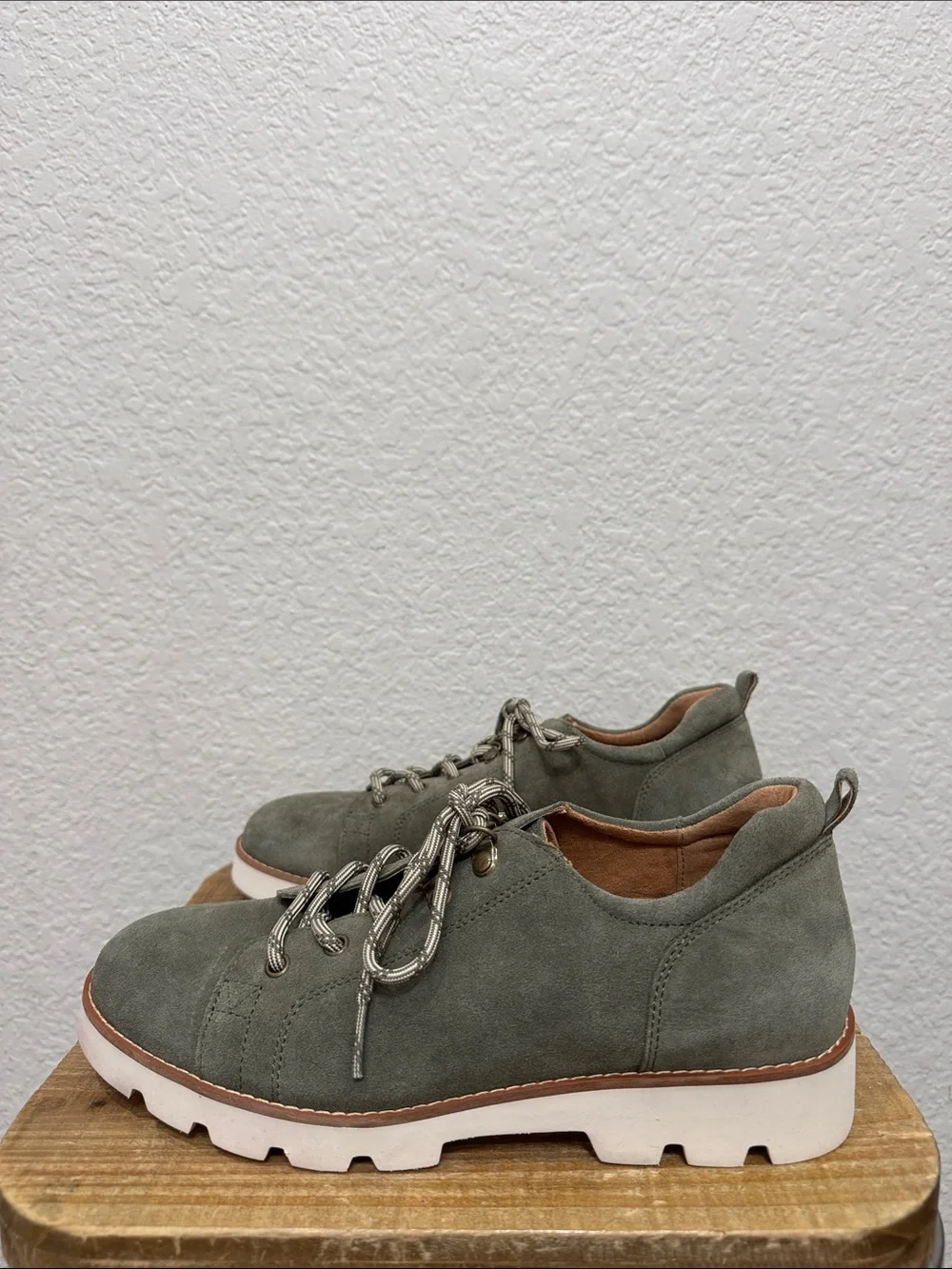 Vionic Ballari Suede Olive Lace Up Loafer Oxford Size 8 NEW